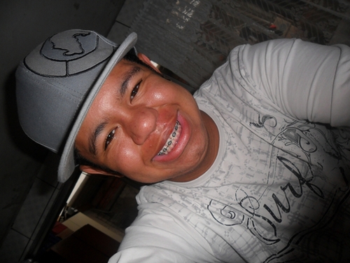 Preto, Pobre, Feio , Alto, Gordo #cordenador da @_Chilliteen , funcionario do @mcdonalds . sou da @Lisboathaa s2