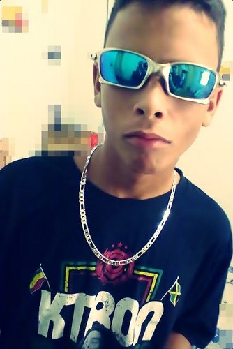 O meeu lema é esse aqui  (h
Gozar , ser Feliz , gastar dinheiro $$  & viver no estilo cachorro ,♫♪