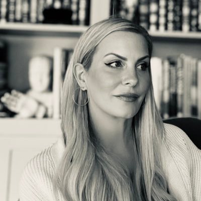 soulfedthings's profile picture. Easily distracted. Talks to ghosts. Loves cupcakes. 🔭📖🛸