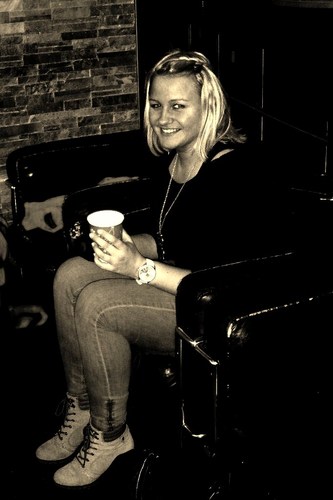 StineNOverby's profile picture. Gammel nok til å vite bedre, men fortsatt ung nok til å drite i det