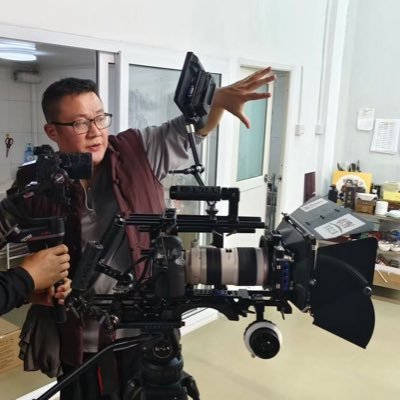 ndjixg2014's profile picture. 华裔导演，前记者。纪录片《中国禅宗录：凡夫丁愚仁》、《先生范曾》导演；《🇺🇸美国有毒The Toxic U.S.》作者；祈愿中美互信，两国同好。A former Chinese investigative reporter, Xuguang Ji. I am not spy or virus.FUCK trump！