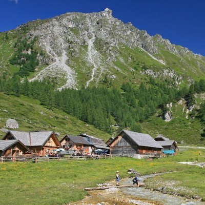 bitahpin's profile picture. Outdoor at home