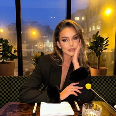 theenvyari's profile picture. Both the wind and the moon are beautiful, and the human world is also romantic.