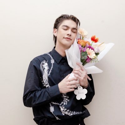 🤍 @bbrightvc ♡︎Don't let little stupid things break your happiness. @harit_keng จิ่งนะ 🤍🥹