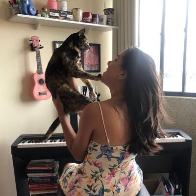 sw1ft13bru's profile picture. Uma pianista profissional AuTDAH obcecada por Taylor Swift, Delta Goodrem, livros e teatro musical (INTP-A | MelFle)