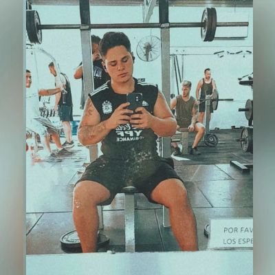 Agustin_kornetz's profile picture. «¿Y cómo decirte que no quiero que este amor sea pasajero?¿Y cómo olvidarte si la vida me enseño que vos vas primero?»