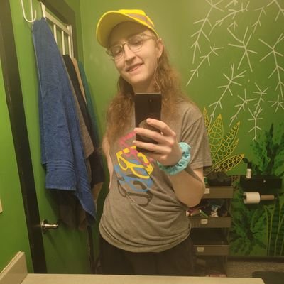 shrimpistoasted's profile picture. trans, she/it, shrimptoasted.bsky 🔞 minors do not interact, i play too much OSRS, discord(moots only): shrimpstoast nsfw act: @sexyshrimptoast