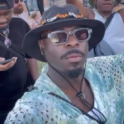 I wear cool stuff. The Maggi in your otherwise bitter stew #AFC #ELF
