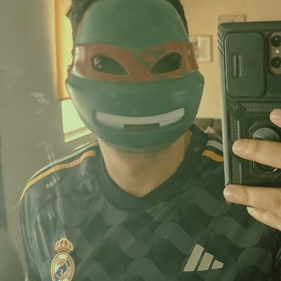 drvarede's profile picture. si la sociedad se diera cuenta que vive idolatrando basura 🗑 🤑.... un mundo feliz.