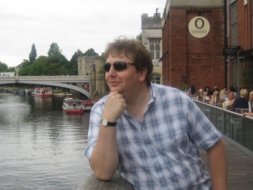 Harassed Dad to 2 young boys, AVFC supporter, following Warwickshire CCC.,