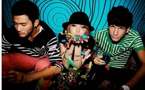 we only follow fashion&cool people, so if we follow ya....... u r in!