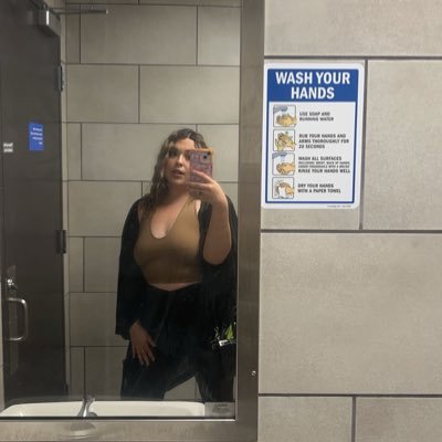 valles_sav's profile picture. i’m just a silly girl