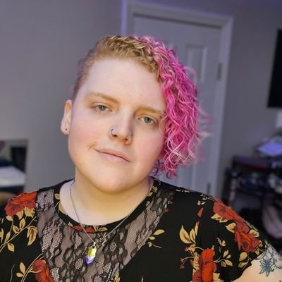 What if we kissed while destroying gender? |
Bad back baddie | they/xe/she | 28, queer, leftist, t4t | 21+ please, MDNI