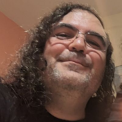 wiserafa's profile picture. Faço uns guêimes aê entre um stress e outro!
Ele / He