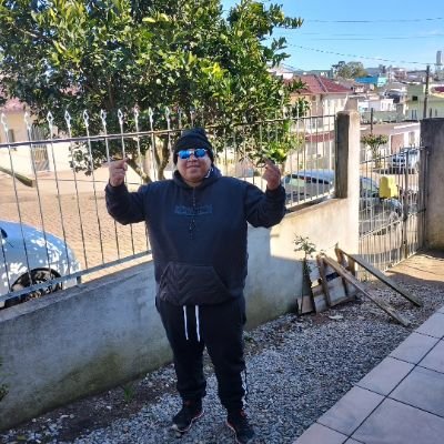 Vadia qual a magia que tem no seu beijo, fala comigo vadia qual seu desejo, fala comigo vadia qual seu desejo, Poê um pouco mais de grave 🎵💋🫶🏿🖕🏿