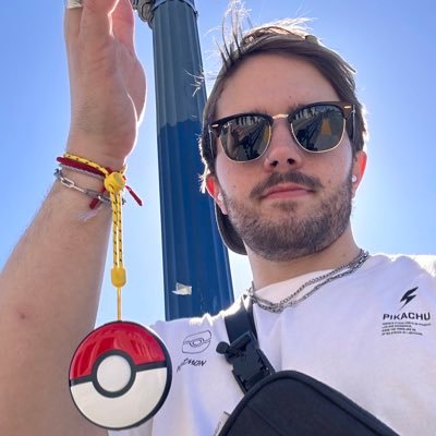 Senior Designer™️ @yahoo | creator of @analogmgz | 👾 previously: lead designer @ign, lead designer @gamespot @giantbomb https://t.co/DdelXHt46e