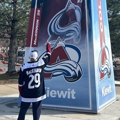#KingOfTheCheapies 🏇👑. #BirdGang #GoAvsGo #WeAre Boy Dad to Cody & Caleb 🙏🏼 Ed Burgart is my Hero 🇺🇸