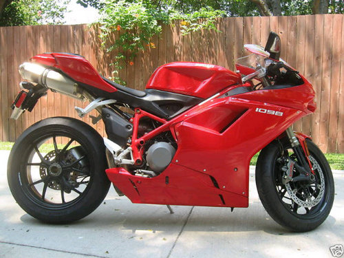 larryhovaa's profile picture. I'm shy at first but... I do the stupidest random shit when I get comfortable with someone.