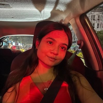 KarenChhaya's profile picture. full time beauty splish-splasher