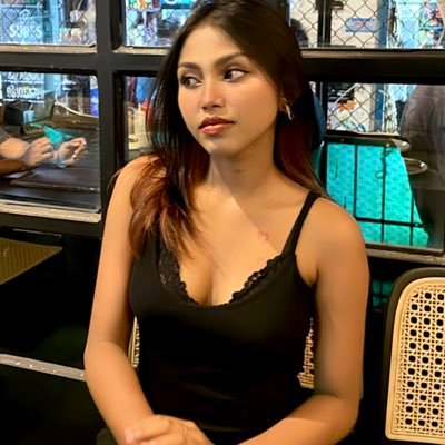 hidingintheloo's profile picture. diamond biscuit