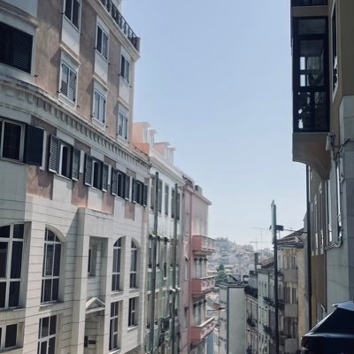PhD candidate in linguistics @ NOVA University of Lisbon. Syntax, 2nd language acquisition, processing.