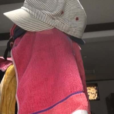 俺を俺たらしめる唯一の証明は俺が俺であるということだ。
プロフィールを列挙してもそこにあるのは俺ではない。
俺と同じ性質を持つものがいたとしてそれは俺ではない。
俺という存在は曖昧で定義のないもの。
だからこそ俺は俺なんだ。