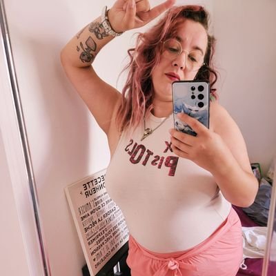 JulieRousse_'s profile picture. 👩🏼‍🍼 Maman épanouie 
🧙🏼 Sorcière moderne 
🪡 Fan de tatouages et piercings 
👾 Geekette sur PC et PS5 
📸 Modèle photo amatrice 

🐱🐶⚘️

Insta : Julink_42