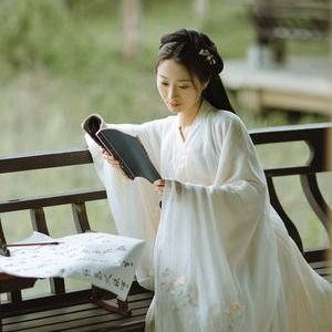 23歳、身長166cm 旅行、グルメ、キャンプ、友達作りが好きです 同じ目標を持った人はいますか？良かったらフォローお願いします