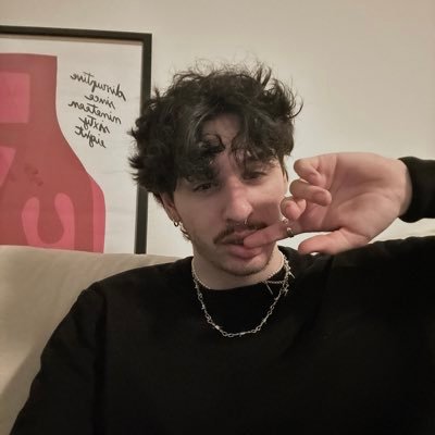 eddivvad's profile picture. vivo in bilico tra malinconia e inquietudine