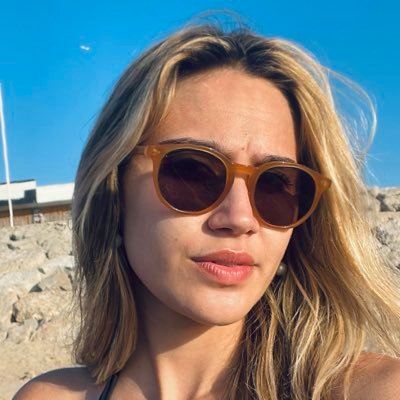 Entras te no oceano onde uma sereia é pequena 🧜🏼♀️