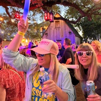 Asst. Director, Continuing #Education https://t.co/nnujUmmeJd | Lover of #Music #Family #God #Laughter😄 #Animals 🐶❤️ #FollowBack #FamilyFriendly *No DMs*
