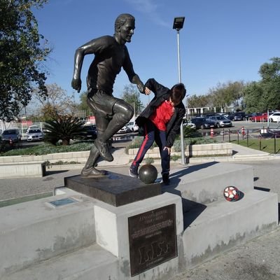 Sevillano, Sevillista y Cofrade. Hijo, Sobrino,Hermano , Primo , Tío y Padre de Cachorristas , Penitente de la Señorita de Triana.