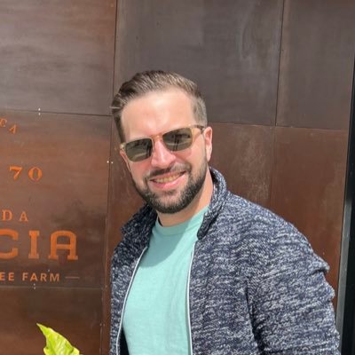 EnmanuelPH's profile picture. Melómano y bibliófilo. Culé y aguilucho.  Yo ya no pertenezco a ningún ismo. Cofundador de @elbrifin. IG: enmanuelph