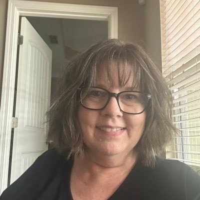 LisaErvin128's profile picture. 