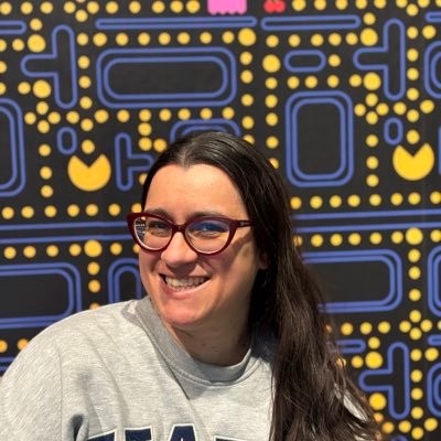 Directora de Marketing en @corvusbelli_ Investigación en @untoquedejuegos PhD en propaganda, mamá y friki. Hablo sobre #comunicación, #wargames #juegosdemesa
