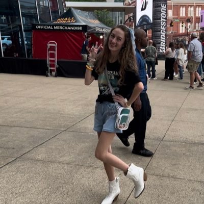 23 • | 18+ ONLY! • if a star fell every time I thought of you the sky would be empty. • seen niall tslot nashville 6/3/24 ♡ met jackson rathbone 6.8.24 ♡