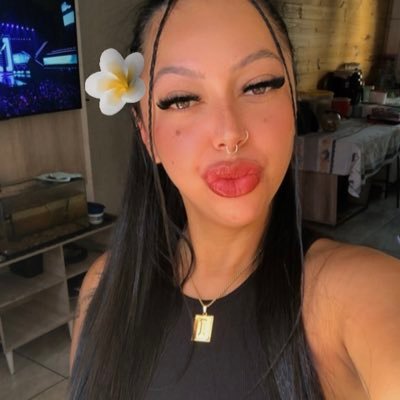 •26y•Sagitáriana ♐️ Sou mimada e correria, cachorra de grande porte 🐶