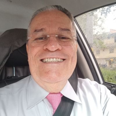 Ingeniero Industrial, Abogado. Quiero mi país en paz.