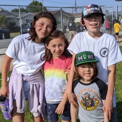 lighttwig's profile picture. Mommy of 4, love sewing, acting, and calligraphy.