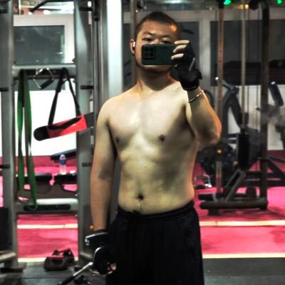 牛🐮。喜龟头责,能潮吹且量大。