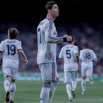 Deus acima de tudo, Real Madrid Club de Fútbol Hala Madrid y Nada más Reyes de Europa, sarcasmo, Túmulo dos vagalumes 😔🤍