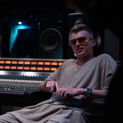 Internationally Awarded Composer & Recording Artist, Miami Heat Fan #MBFEntertainment
