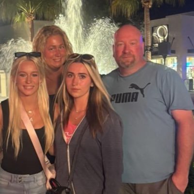 karenodd23's profile picture. mom of 3