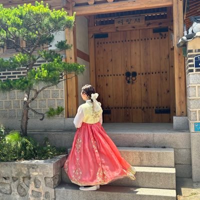 95B2243's profile picture. 関東在住。40代。都内でまじめに会社員。趣味は踊る、食べる、呑む。 2020年BTSと出会い人生の楽しみが広がる。基本箱推し。 踊り方がカッコいいとすぐ惚れる。 💜2020.11（🐿🐥） 💎2023.8.8（🍒🍕🐻‍❄️）