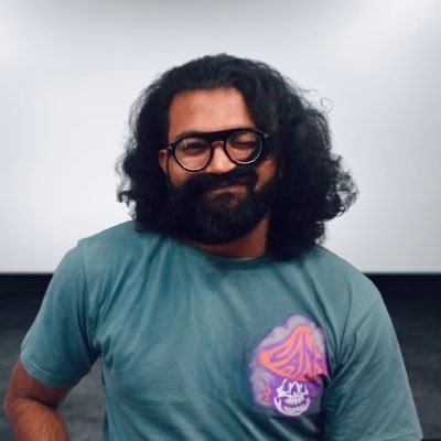 Hi folks! My name is Ashish I'm a UX/UI, 3Dart, Motion graphics, and a Writer