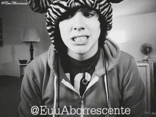 Frases sobre fato de adolescentes entre outras frases famosas.
Deem #RT nas frases que gostar. Contato: euuaborrescente_@hotmail.com .