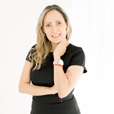 Madre. Comunicadora, apasionada con todo lo que emprendo, (Soñar - meditar- trabajar-pintar-viajar-leer y AMAR sencillamente agradecida con Dios