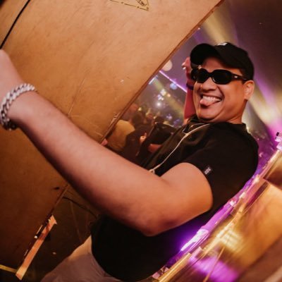 JoelTomaz's profile picture. Cantor, compositor, pai e flamenguista. ⚡️