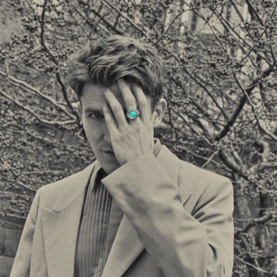 dreamwaIked's profile picture. in my ewan mitchell slut phase since 2022🧎‍♀️i don’t post, just keep up to date with him 🌷