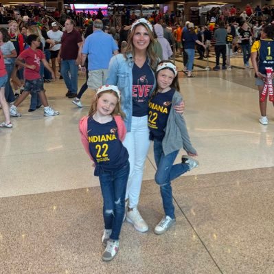 A wife, mother, and teacher. Enjoys hanging out with friends and family. Cardinal fan!⚾️